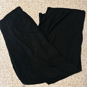 LRA VIDA Women’s Black flowy pants